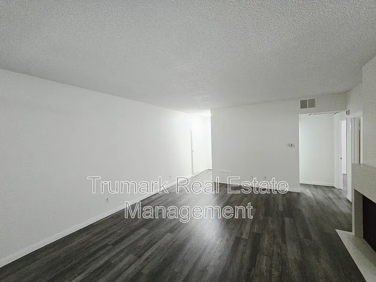14605 Burbank Blvd #103 — Photo 4