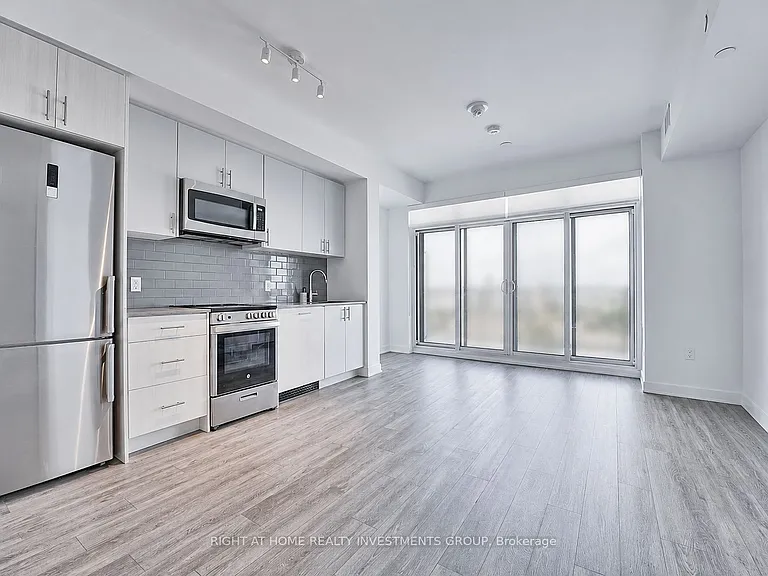 1195 The Queensway Way S #604 — Photo 4