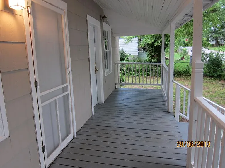 372 Oliver St — Photo 2