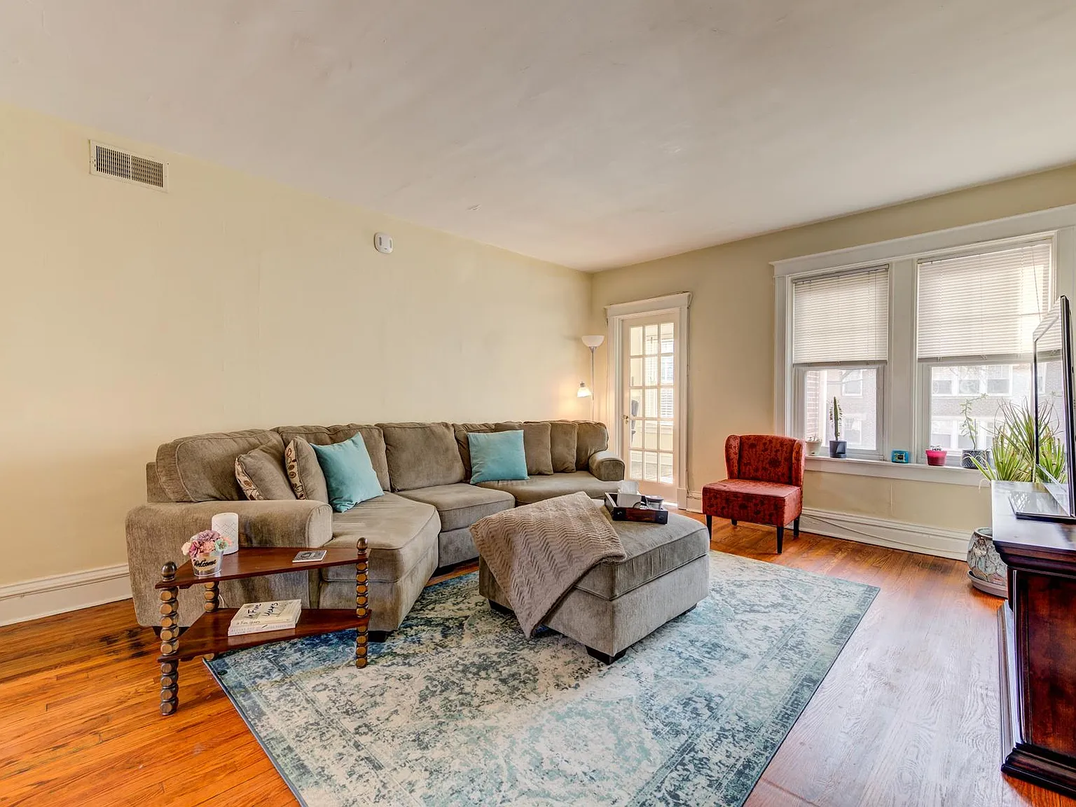 3 bed, 1650 sqft, $2,100 — Photo 3