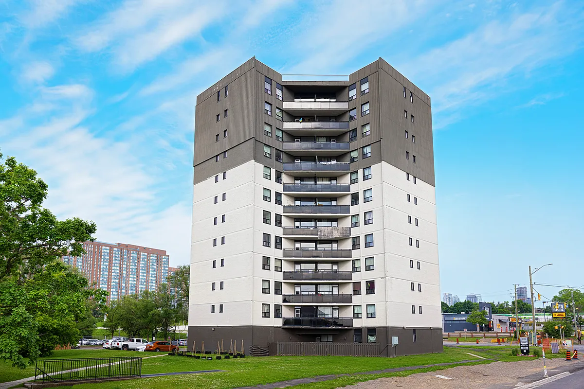 3122 Hurontario Street — Photo 3