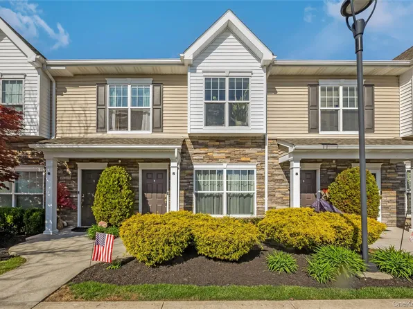 5 Hunter Drive, Central Islip, NY 11722