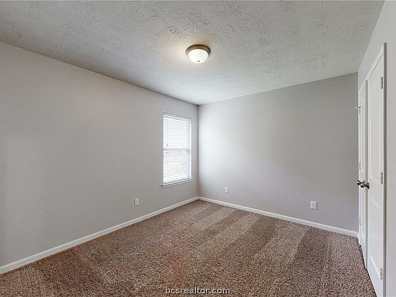 5th image of 1092 Venice Dr