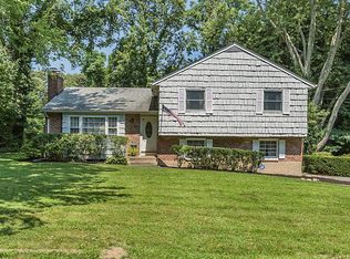 27 William Penn Dr, East Setauket, NY 11733