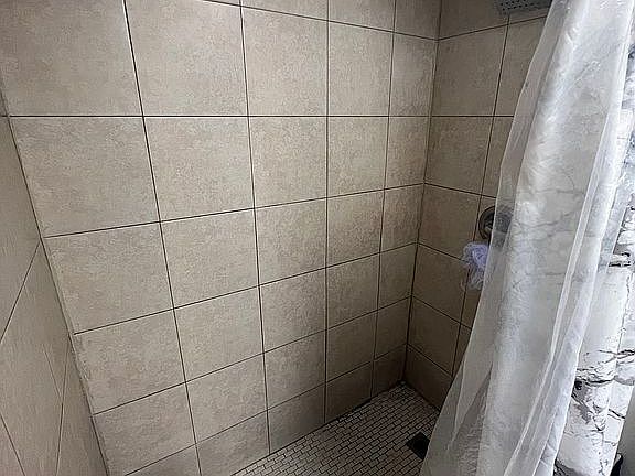 2nd image of 1800 W 54th St APT 216