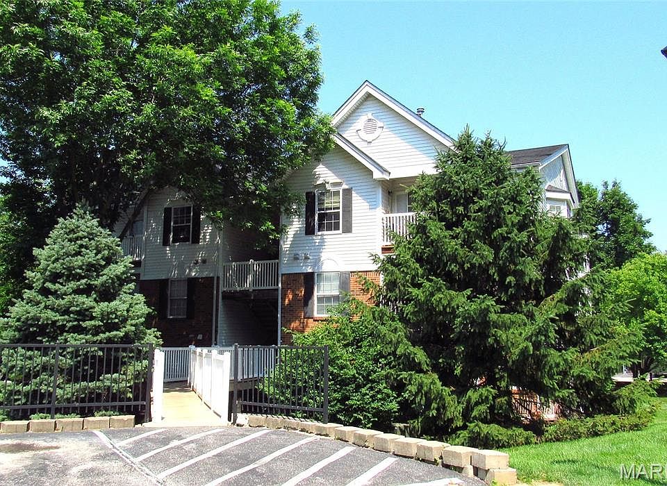 1st image of 450 Benton Dr APT A