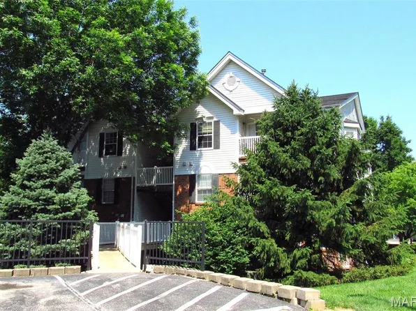 450 Benton Dr APT A, Saint Peters, MO 63376