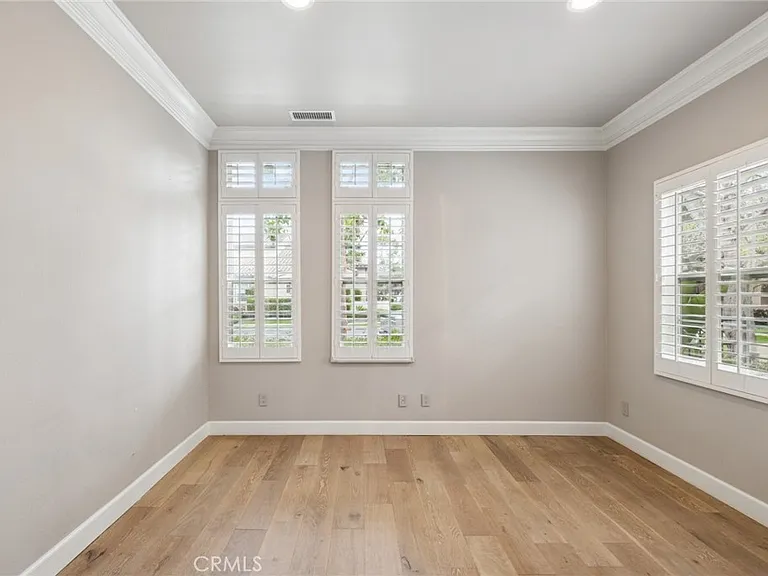85 Passage — Photo 13