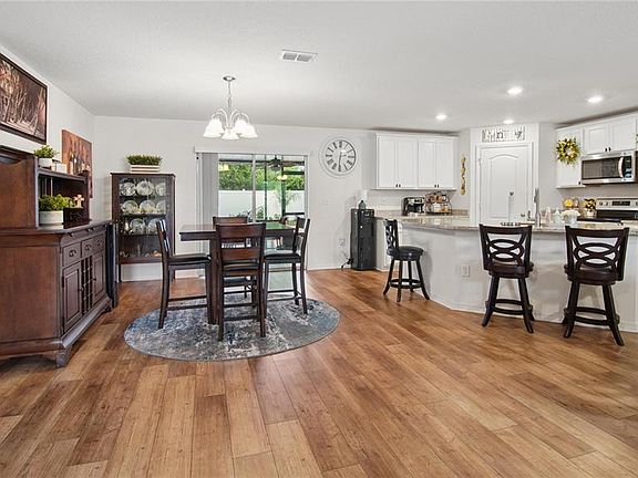 3rd image of 17 RUTH DRIVE