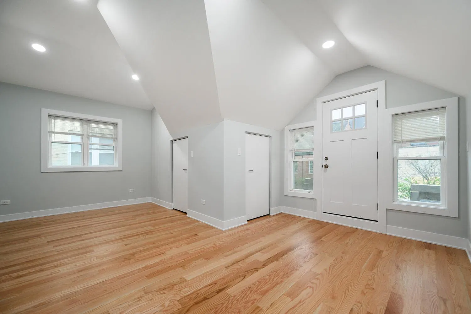 3 bed, 1600 sqft, $4,600 — Photo 1