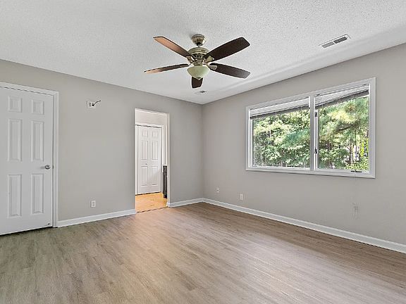 3rd image of 4350 Hunters Club Dr