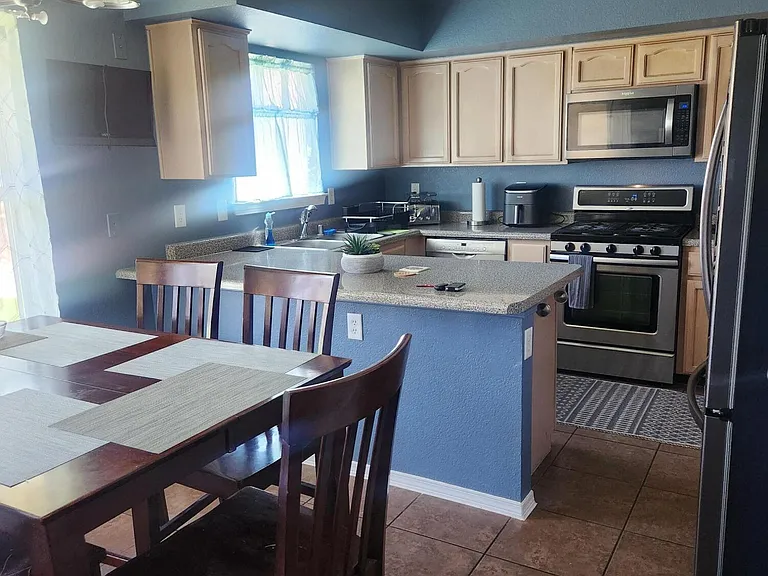3281 Emerald Point Dr — Photo 2