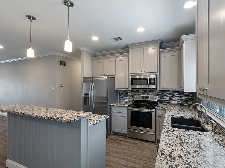 2404 W Lowden St — Photo 9