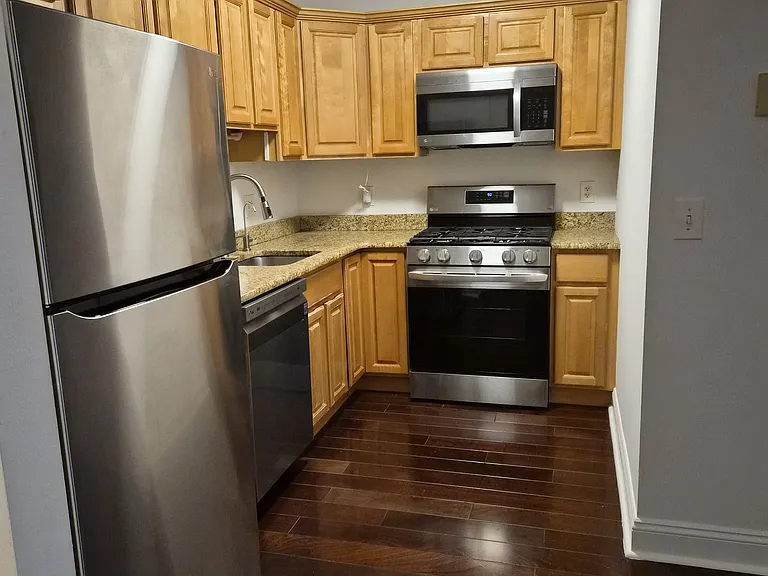 Kitchen with Dish washer