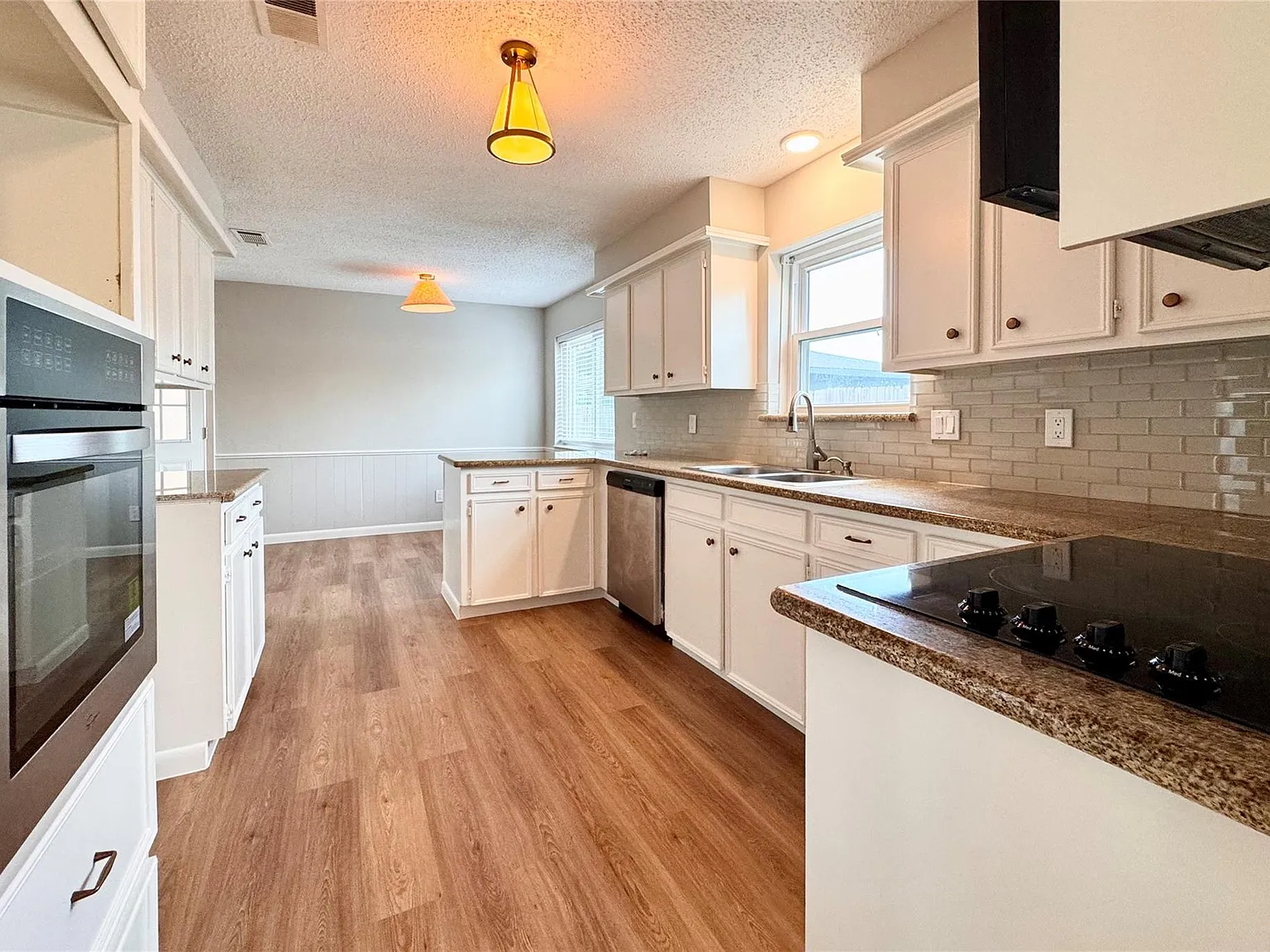 3 bed, 2.0 bath, 1726 sqft, $2,200 — Photo 4