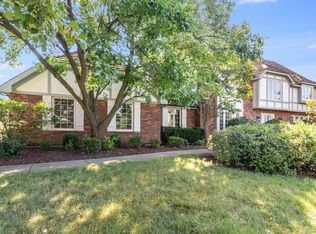 2341 Steeple Chase Cir W, Libertyville, IL