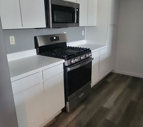 5th image of 130 Sugarloaf St #C