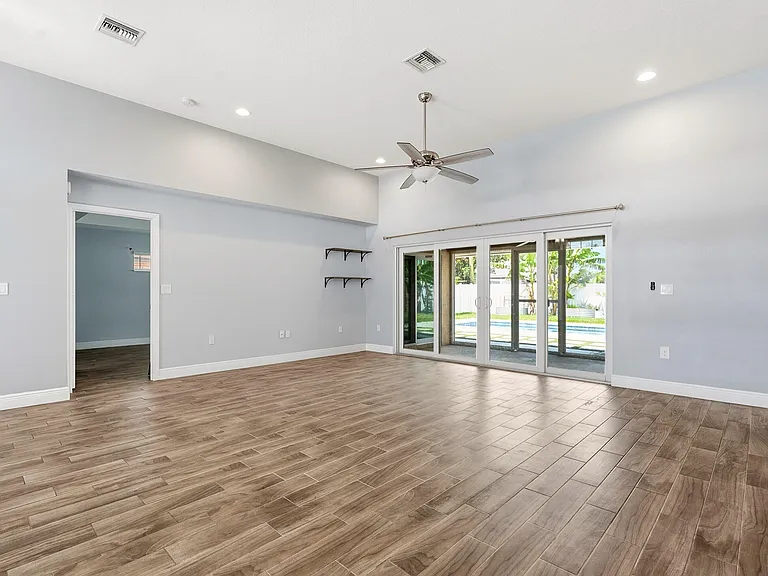 1280 SW Kalevala Dr — Photo 8