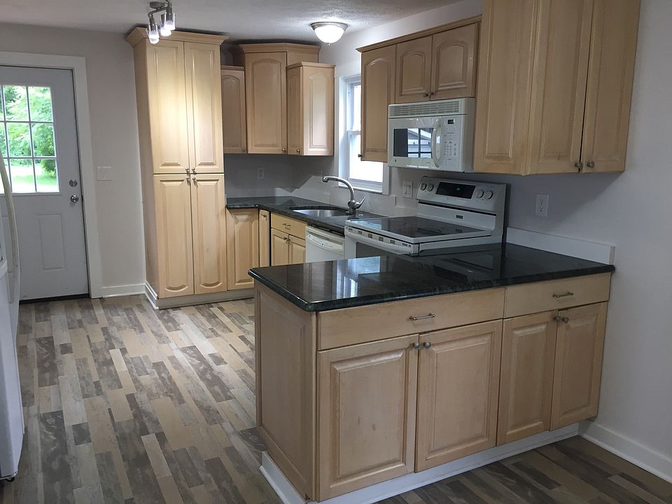 Maple Cabinets with granite.
