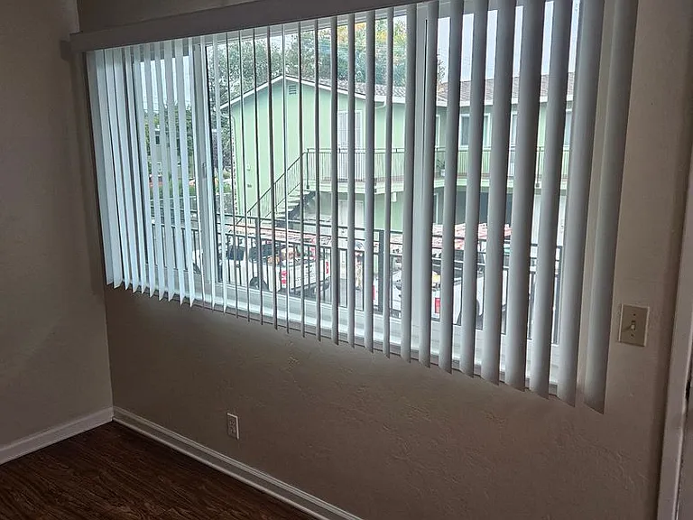 410 Redwood Ave — Photo 6