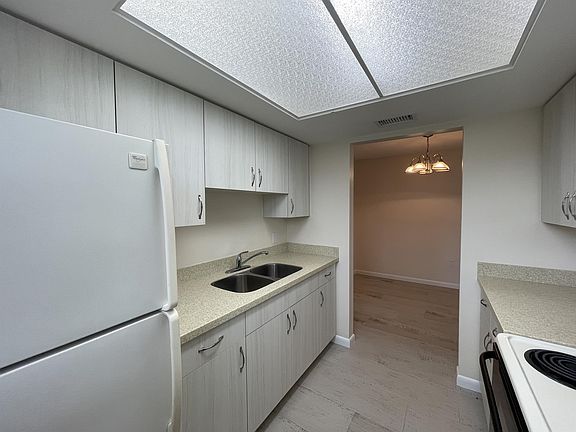4th image of 544 SW 35th St #16795671