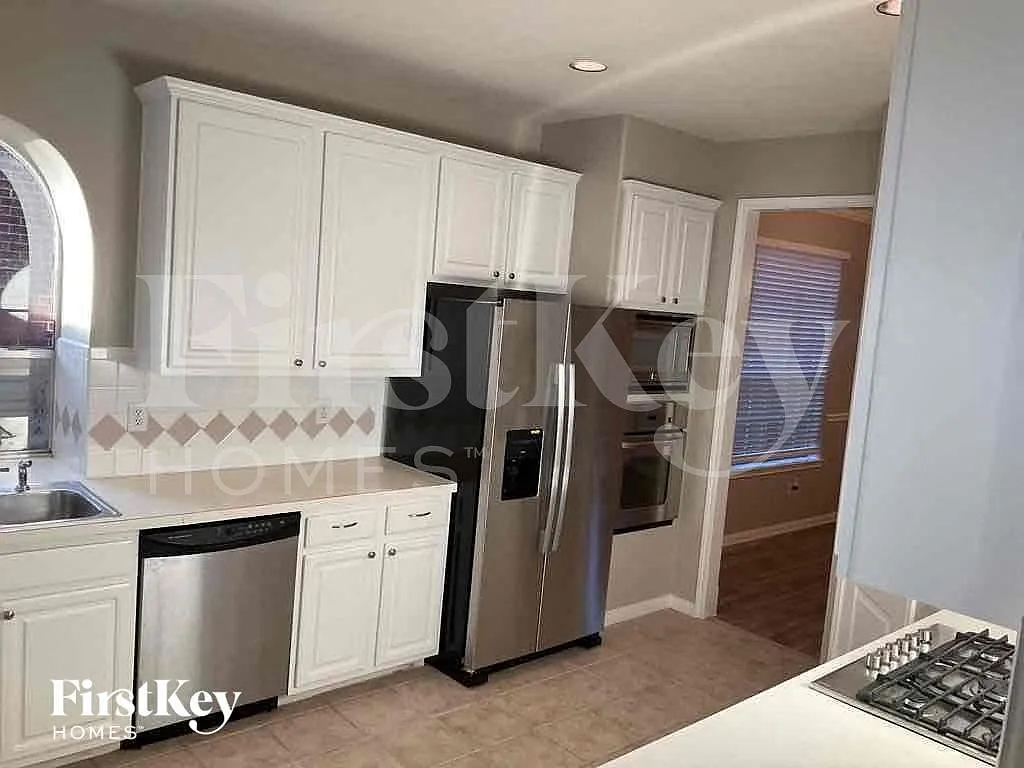 4 bed, 2.5 bath, 2516 sqft, $2,805 — Photo 4