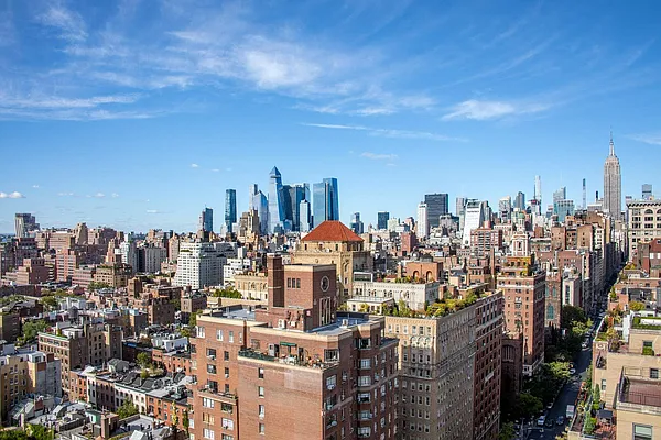 Sold by Sotheby's International Realty | media 10