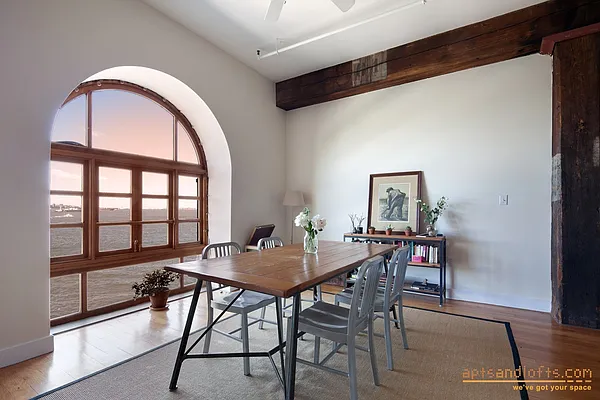 Rented by aptsandlofts.com | media 4