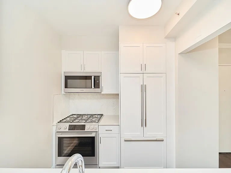 160 Riverside Blvd #19H — Photo 6