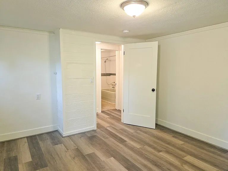 Vickery ave 14950 — Photo 7