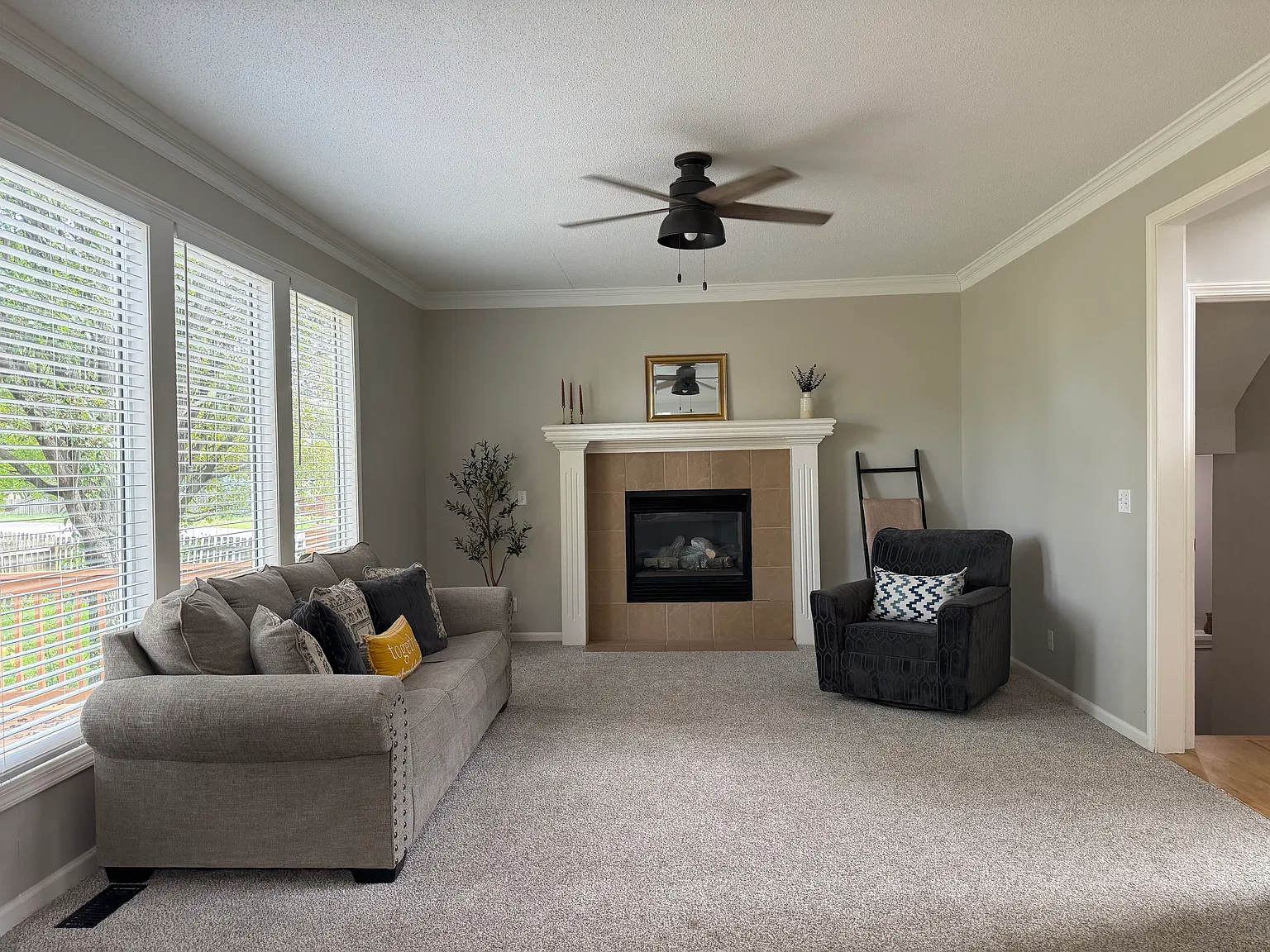 4 bed, 3.5 bath, 3300 sqft, $2,950 — Photo 3