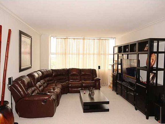 2nd image of 7441 Wayne Ave APT 14I