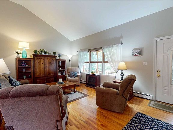3rd image of 71 Colin Dr