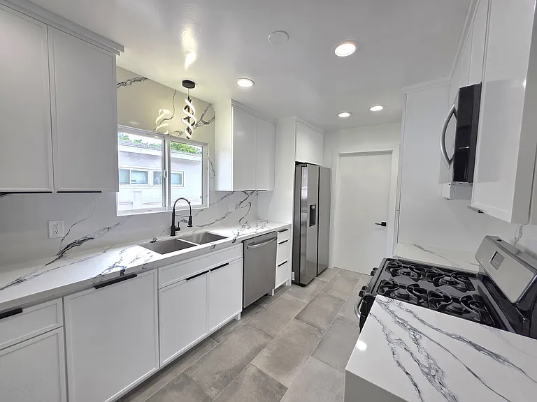 7523 Darby Ave — Photo 2