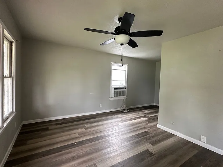 2122 Harvard St — Photo 3