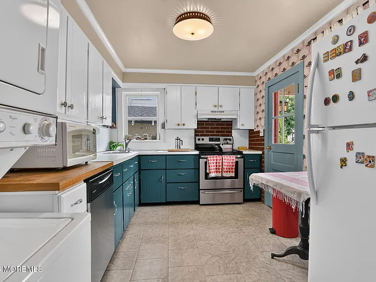 139 Webb Ave — Photo 13