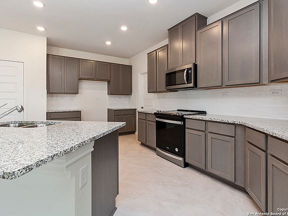 5th image of 257 W Flowing River Drive