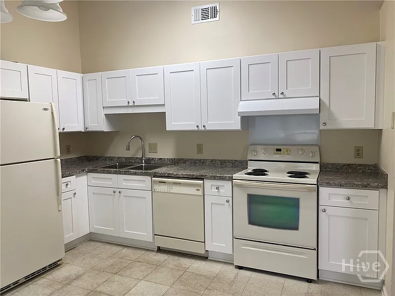 222 Forest Ridge Dr — Photo 3