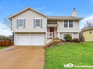 328 Shenandoah Dr, Raymore, MO 64083