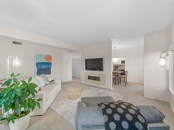 5th image of 25 Corinthian Ct APT 11