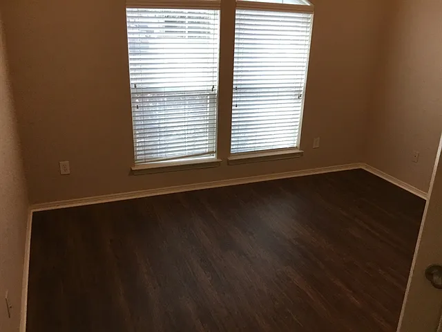 1016 Brazos Ct — Photo 12