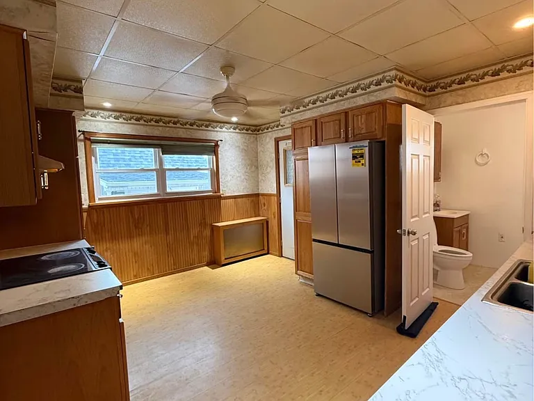 1124 W Elm St — Photo 15