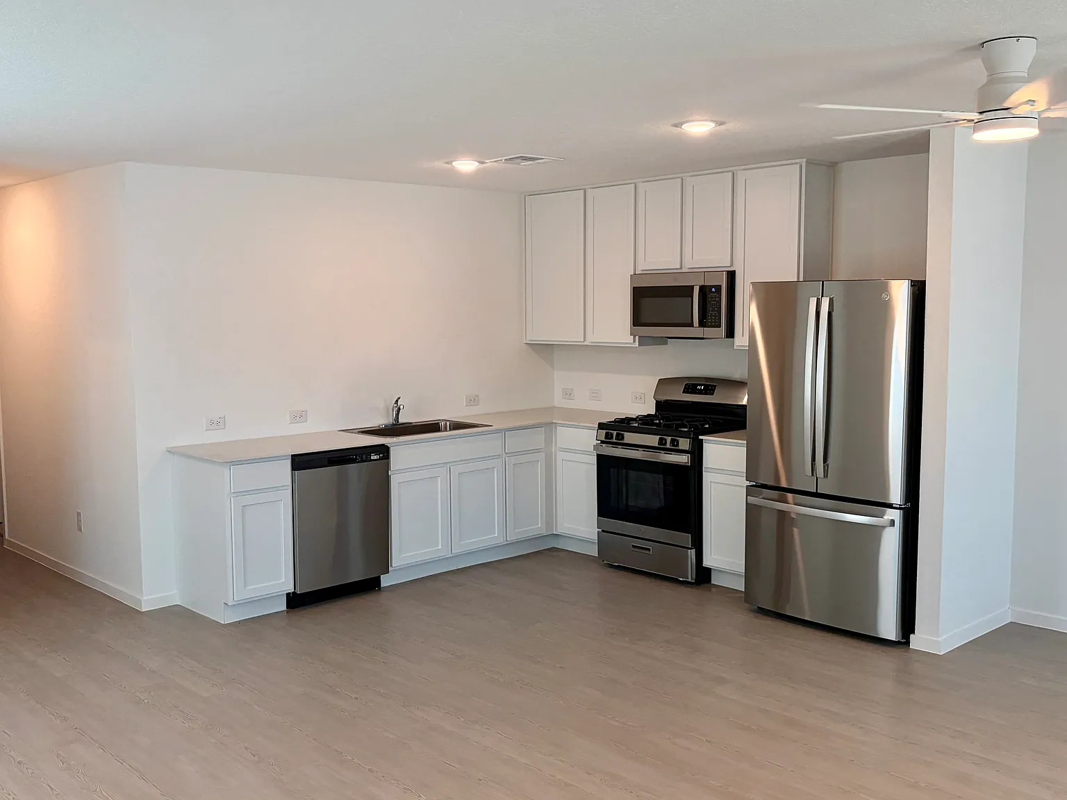 4 bed, 1375 sqft, $1,500 — Photo 4