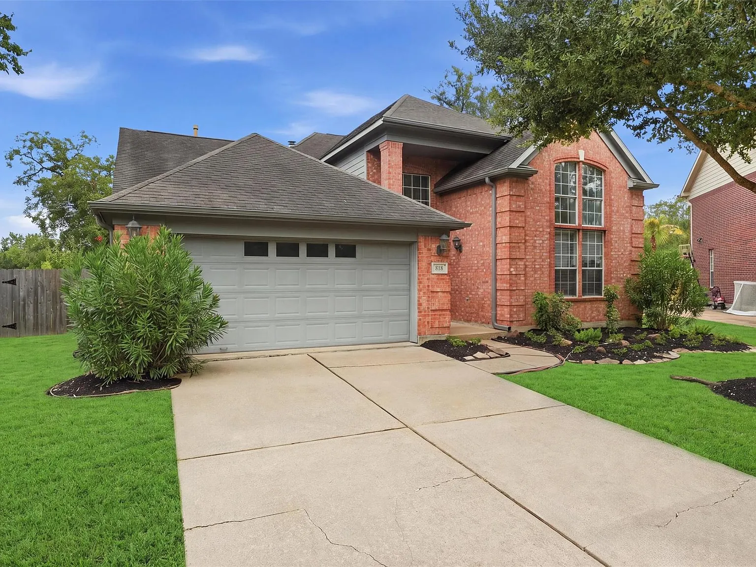 4 bed, 2.5 bath, 2351 sqft, $2,500 — Photo 3