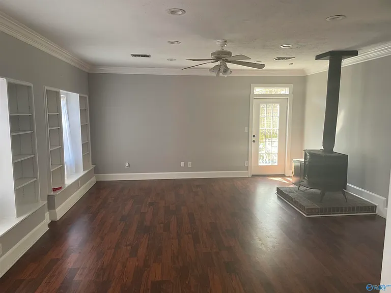 709 Marion Dr — Photo 10