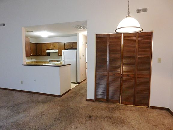 5th image of 1542 College Way