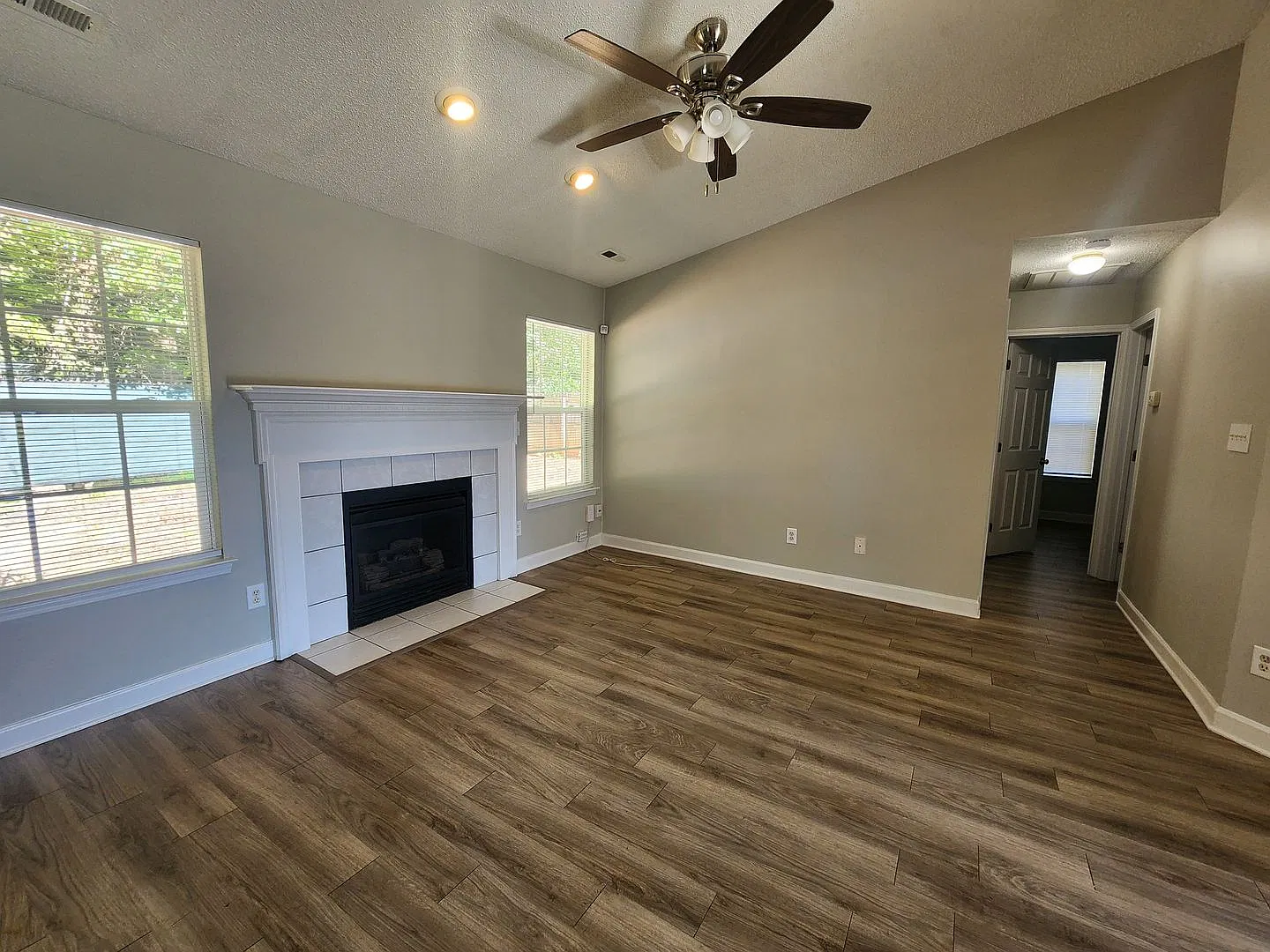 3 Bedroom Home Near University Area — Photo 2
