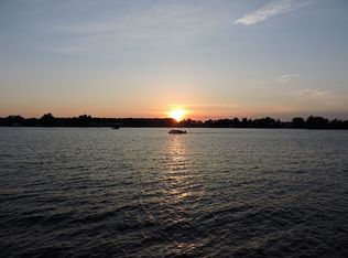 53 Colonial Rd, Webster, MA 01570