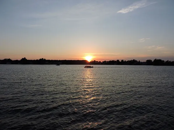 53 Colonial Rd, Webster, MA 01570