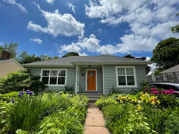 67 Ambrose St, Charlottetown, PE C1A 3P8
